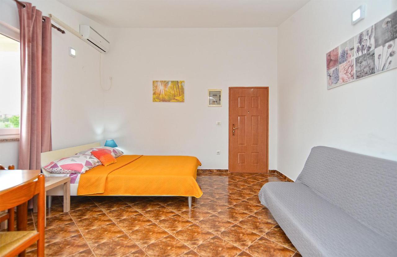 Apartment 2253 *