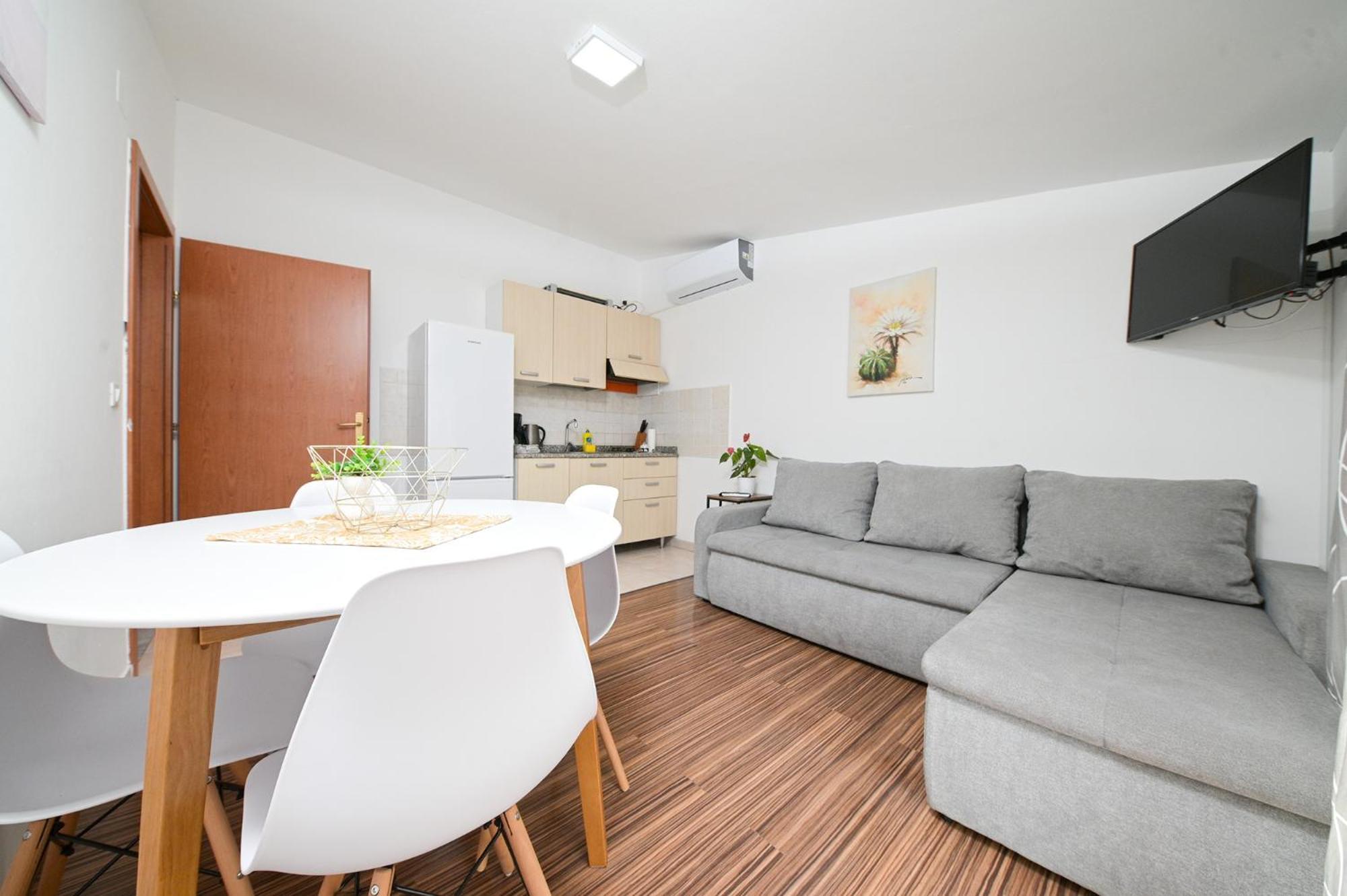 2253 * Galižana
