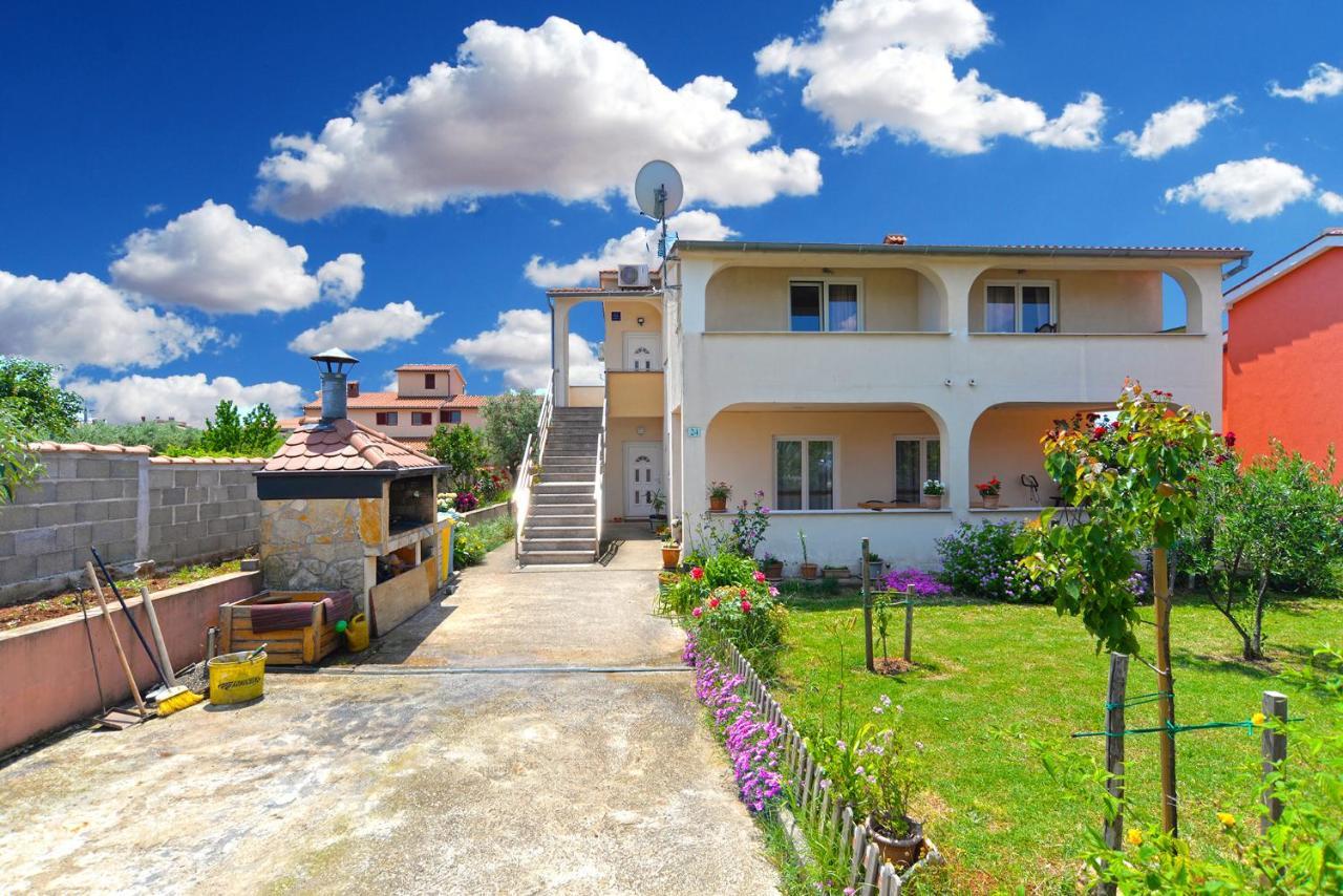 2253 * Galižana