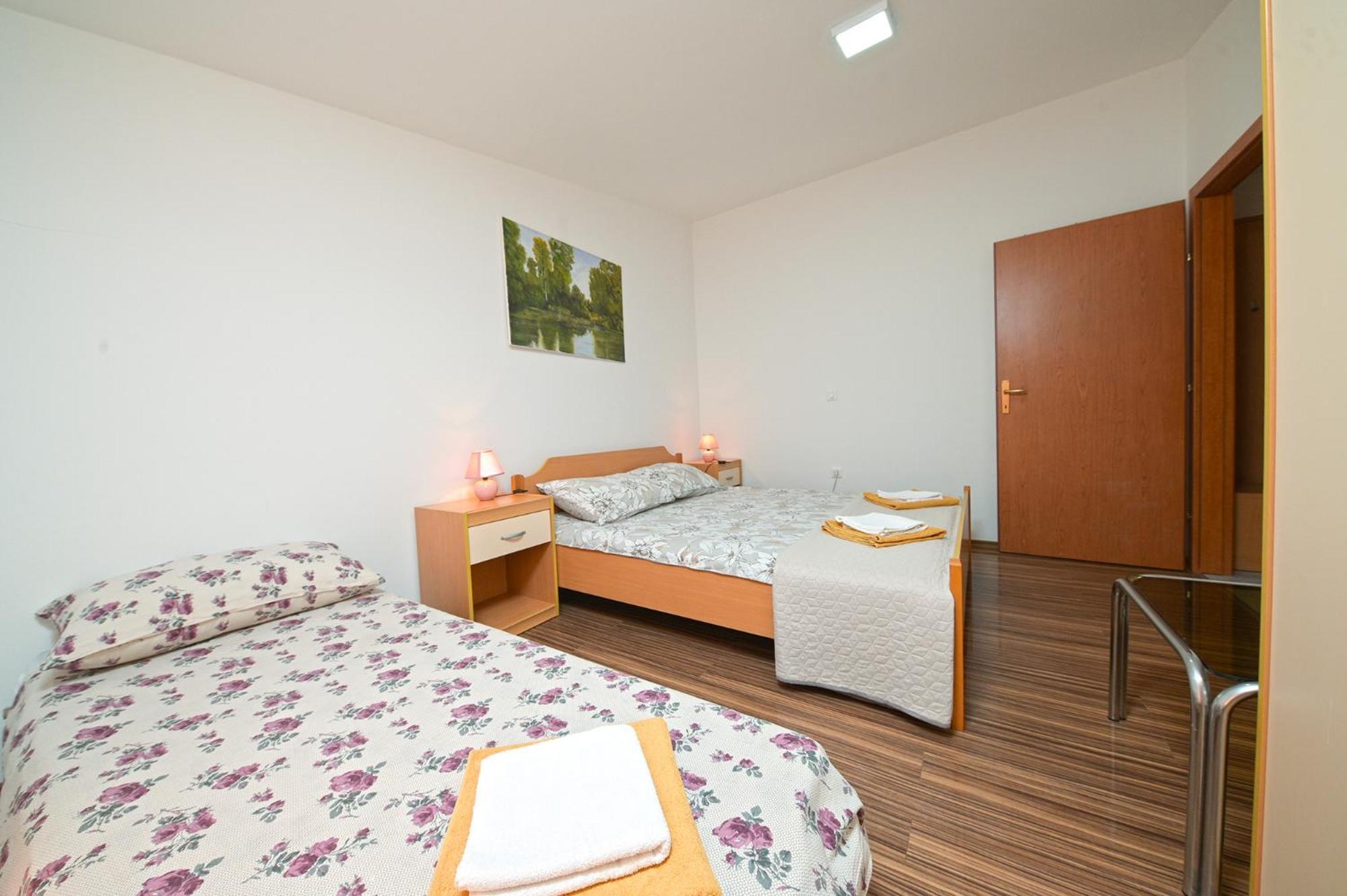 2253 * Galižana